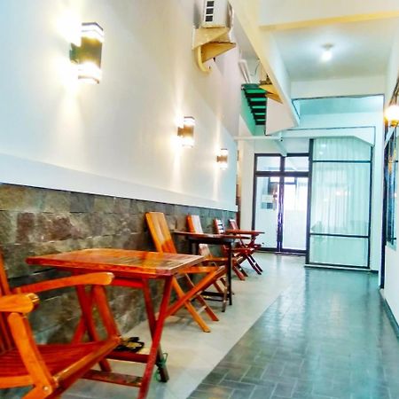 Hotel Keluarga Djagalan Raya Surabaya Esterno foto