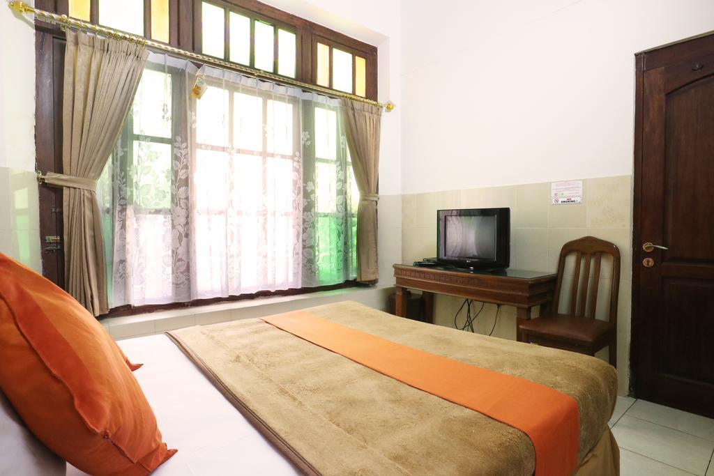 Hotel Keluarga Djagalan Raya Surabaya Esterno foto