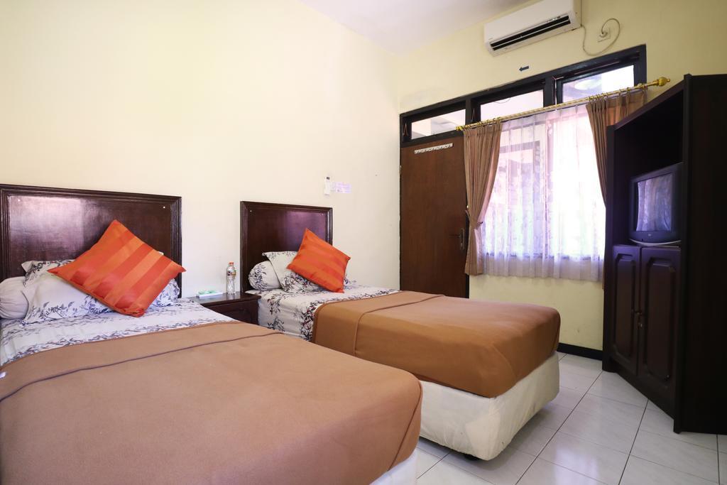Hotel Keluarga Djagalan Raya Surabaya Esterno foto