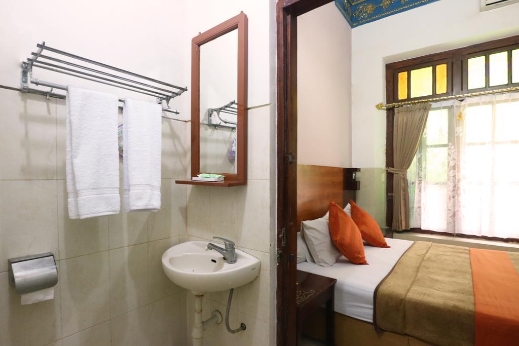 Hotel Keluarga Djagalan Raya Surabaya Esterno foto