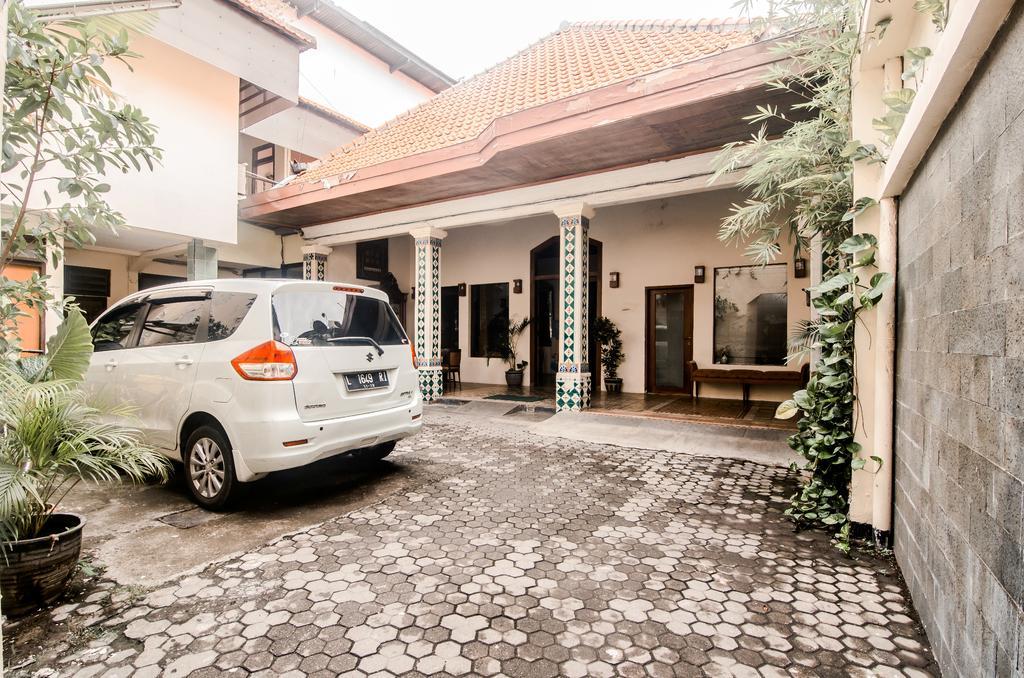 Hotel Keluarga Djagalan Raya Surabaya Esterno foto