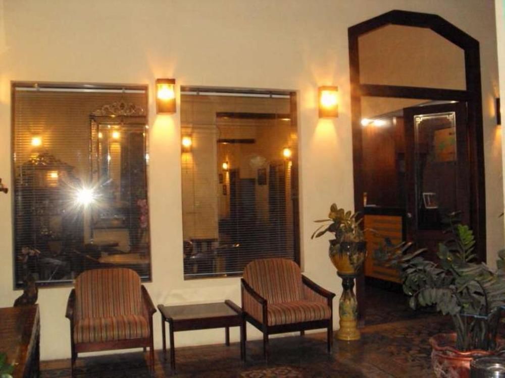 Hotel Keluarga Djagalan Raya Surabaya Esterno foto