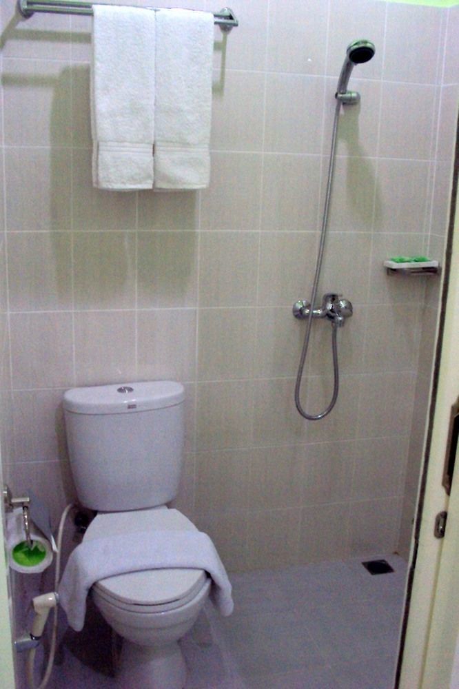 Hotel Keluarga Djagalan Raya Surabaya Esterno foto