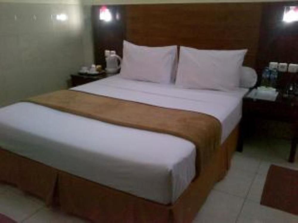Hotel Keluarga Djagalan Raya Surabaya Esterno foto