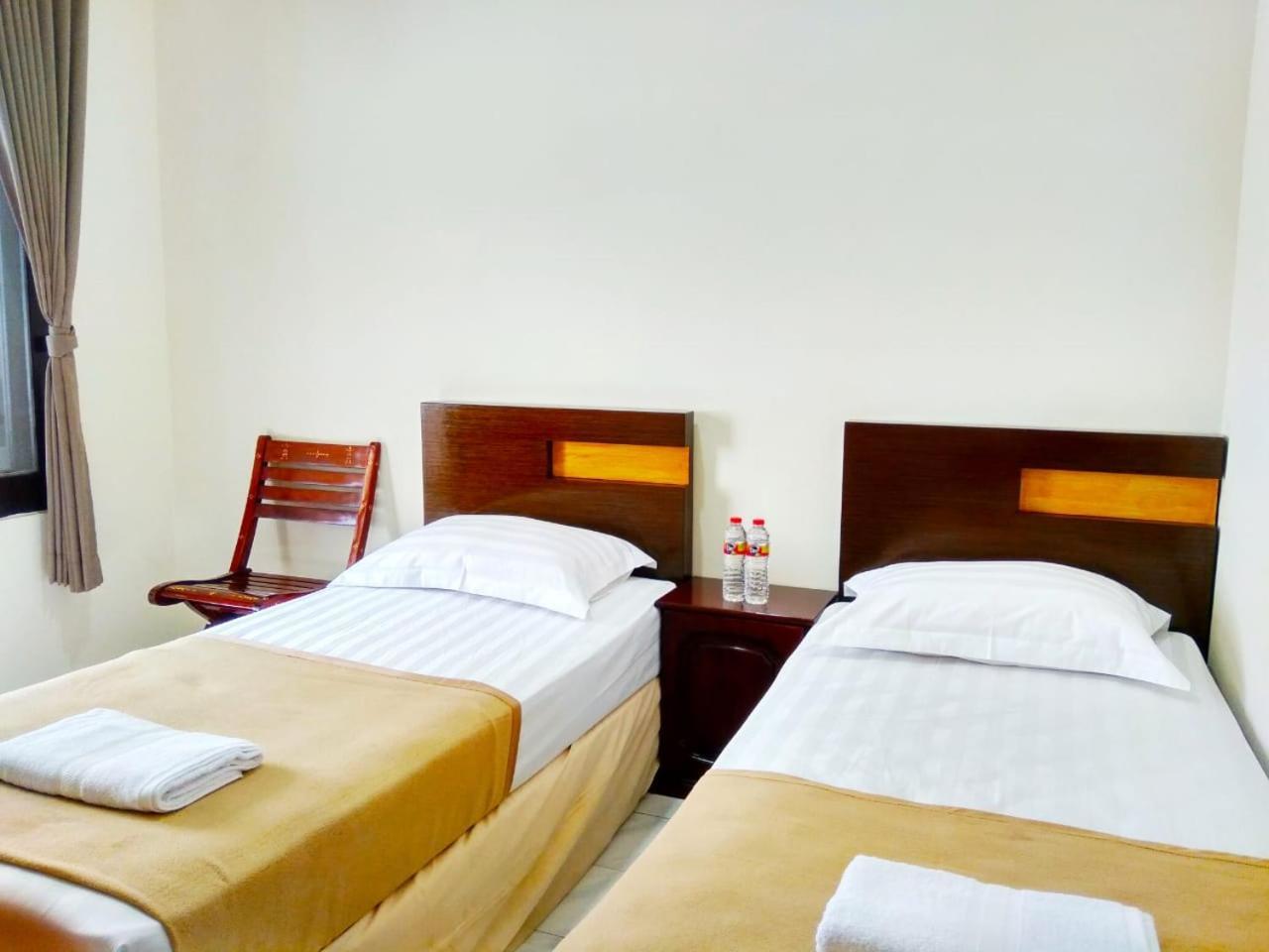 Hotel Keluarga Djagalan Raya Surabaya Esterno foto