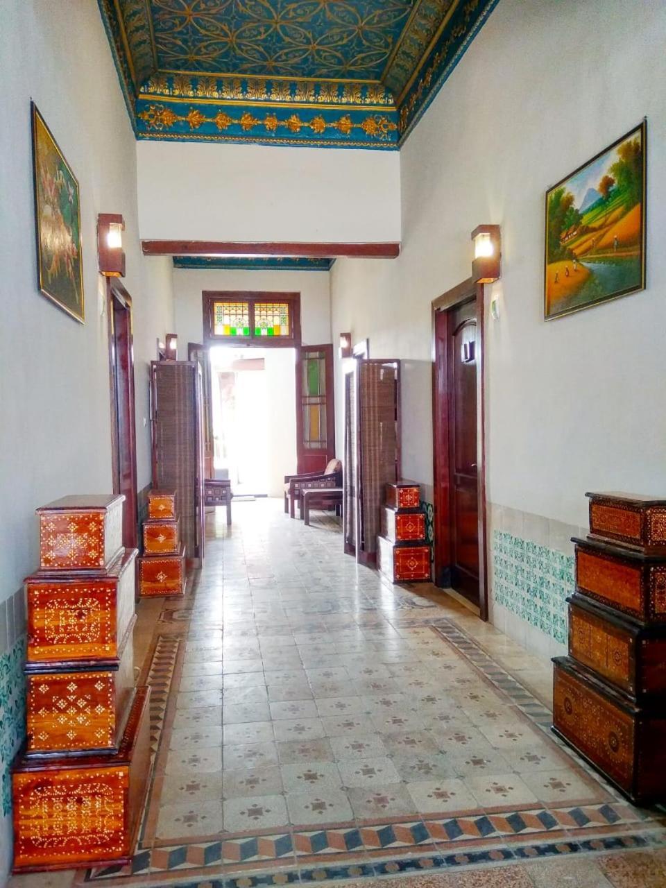 Hotel Keluarga Djagalan Raya Surabaya Esterno foto