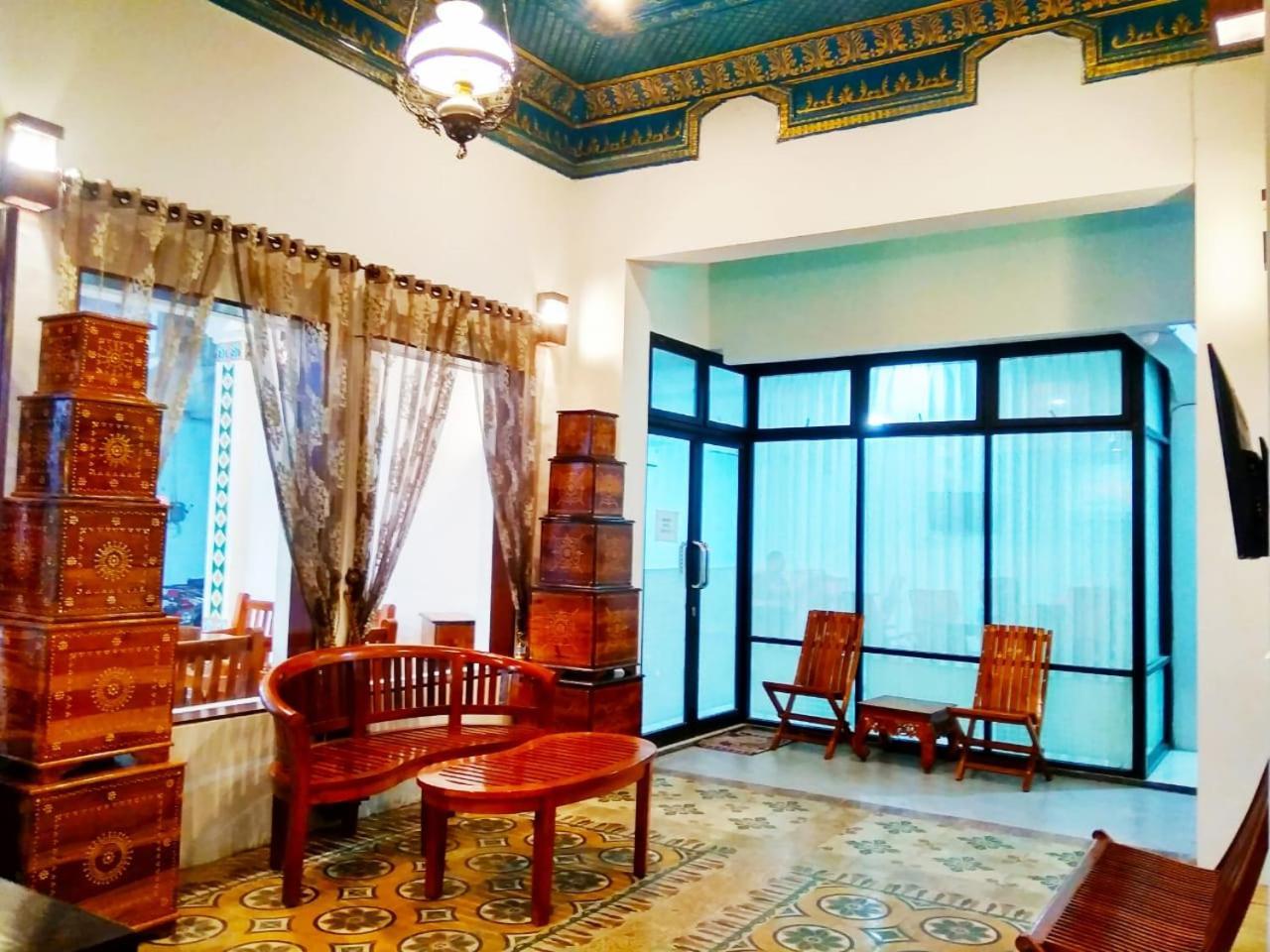 Hotel Keluarga Djagalan Raya Surabaya Esterno foto