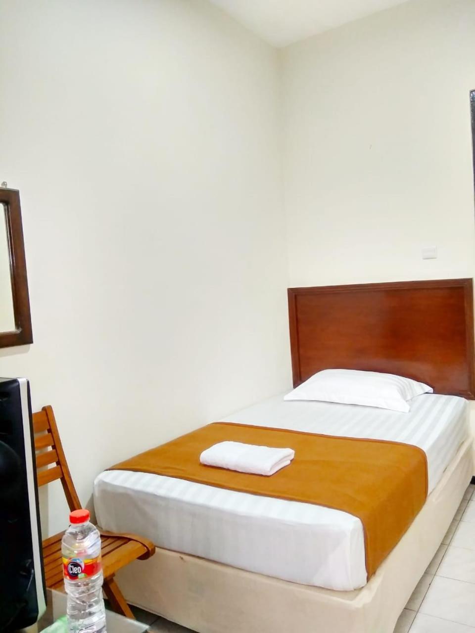 Hotel Keluarga Djagalan Raya Surabaya Esterno foto