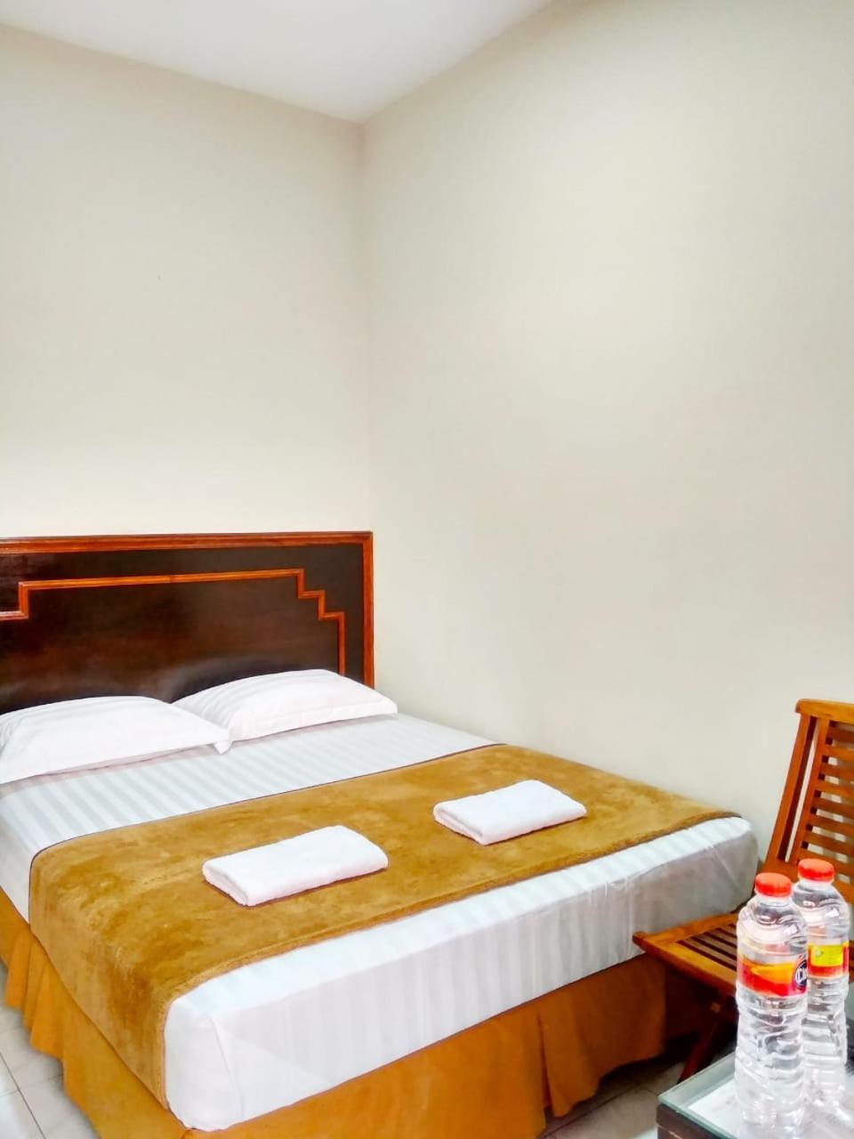Hotel Keluarga Djagalan Raya Surabaya Esterno foto