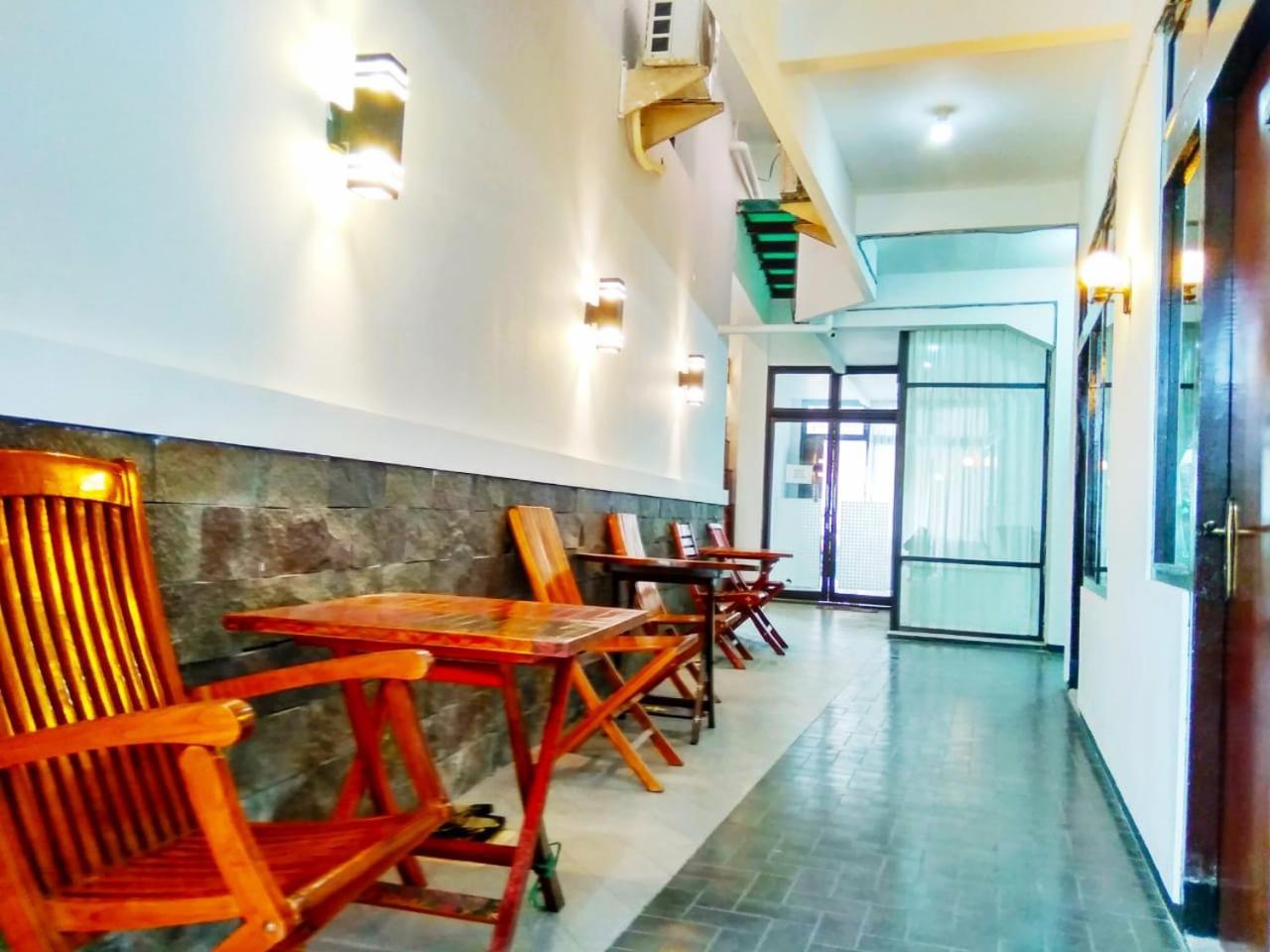 Hotel Keluarga Djagalan Raya Surabaya Esterno foto