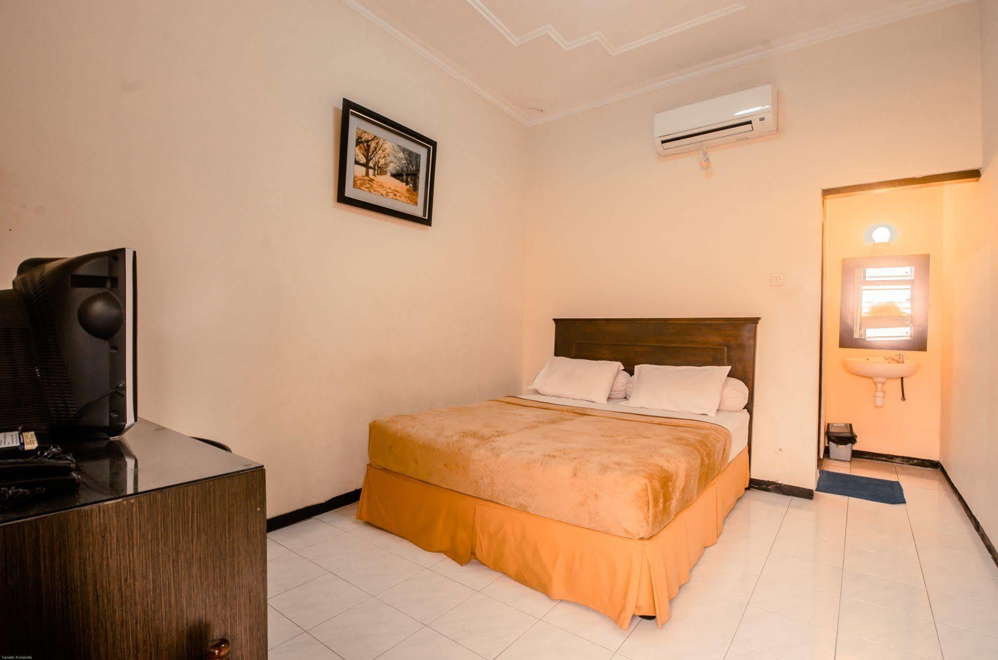 Hotel Keluarga Djagalan Raya Surabaya Esterno foto