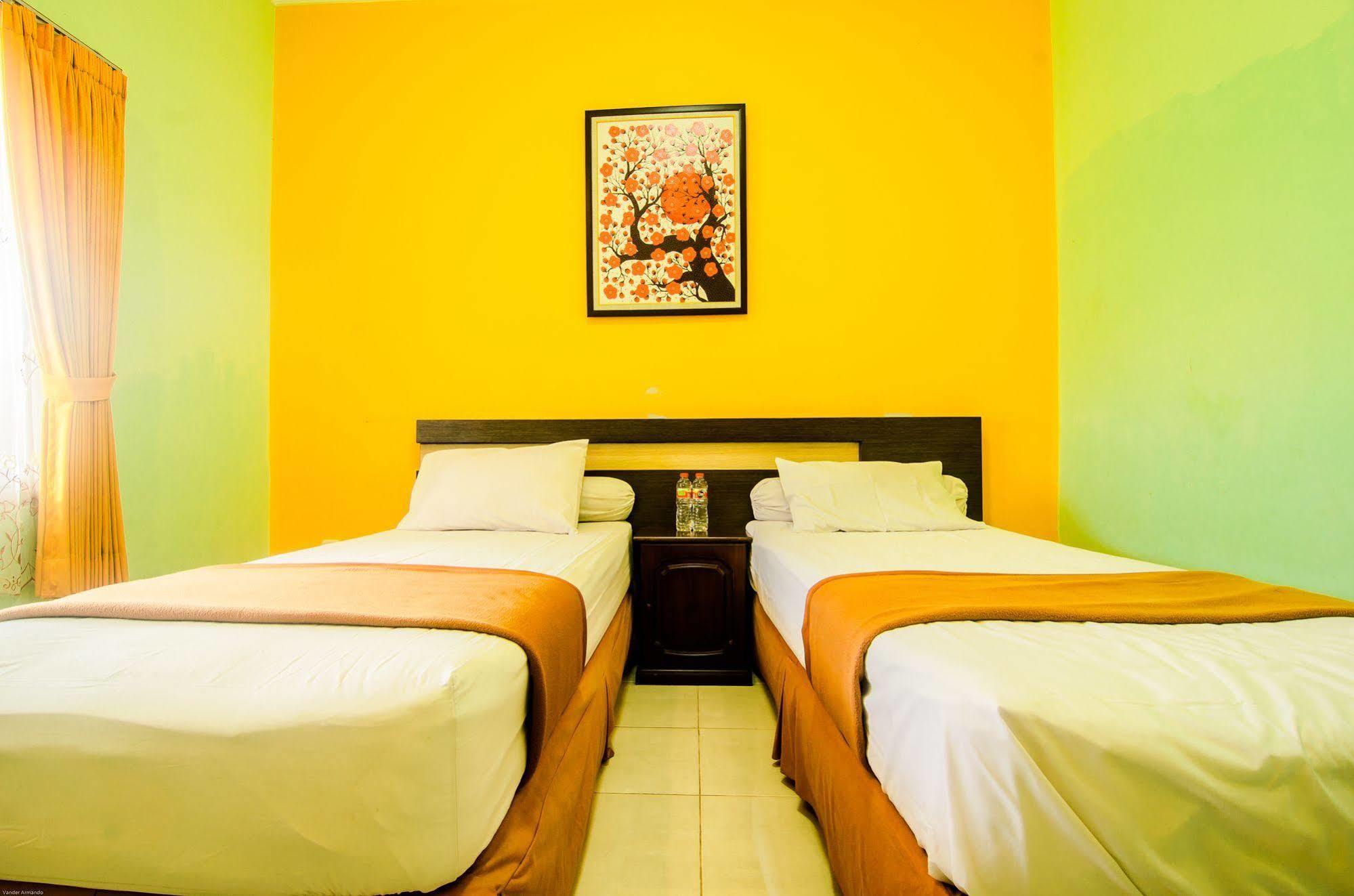 Hotel Keluarga Djagalan Raya Surabaya Esterno foto